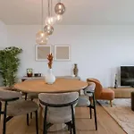 Lejlighed Nora - Elegant Seaview Escape With Balcony *