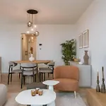 Lejlighed Nora - Elegant Seaview Escape With Balcony *