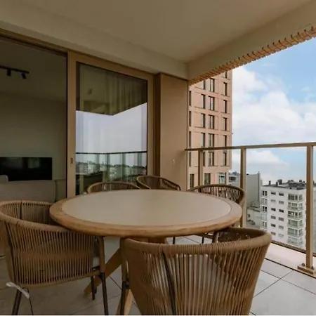 Nora - Elegant Seaview Escape With Balcony * Остенде
