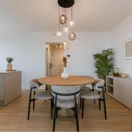 Nora - Elegant Seaview Escape With Balcony Lejlighed