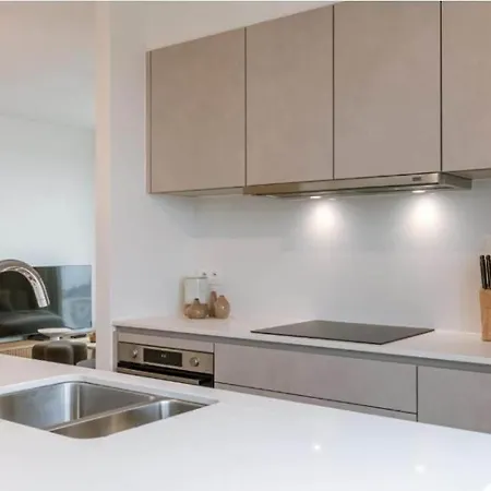 Nora - Elegant Seaview Escape With Balcony Lejlighed