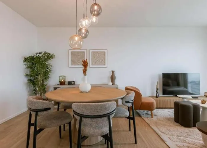 דירה Nora - Elegant Seaview Escape With Balcony *