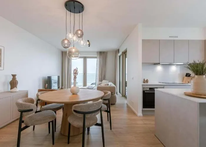 Nora - Elegant Seaview Escape With Balcony *