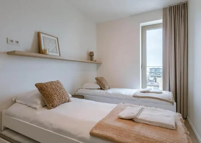 דירה Nora - Elegant Seaview Escape With Balcony *