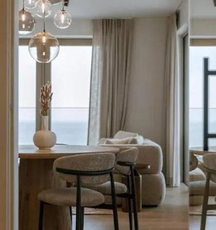 Lägenhet Nora - Elegant Seaview Escape With Balcony *