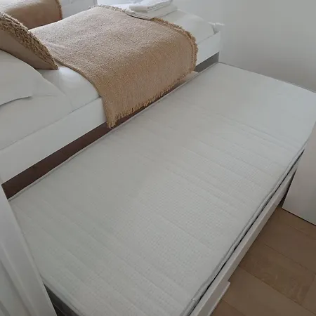 Nora - Elegant Seaview Escape With Balcony Apartment *