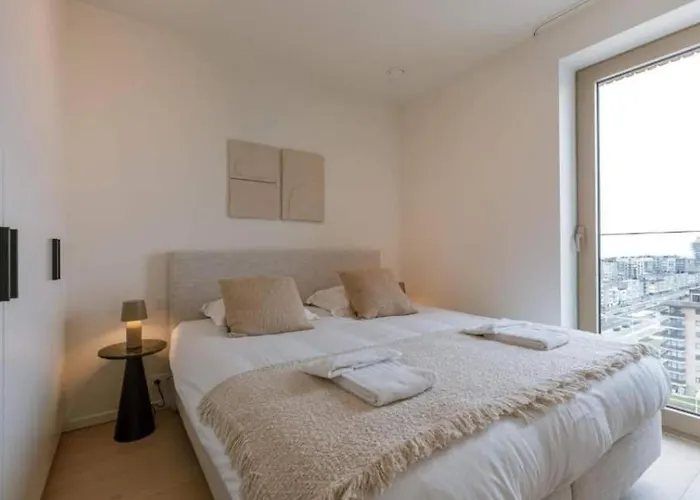 Nora - Elegant Seaview Escape With Balcony Apartment Ostend