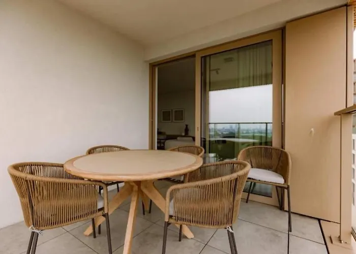 Nora - Elegant Seaview Escape With Balcony *